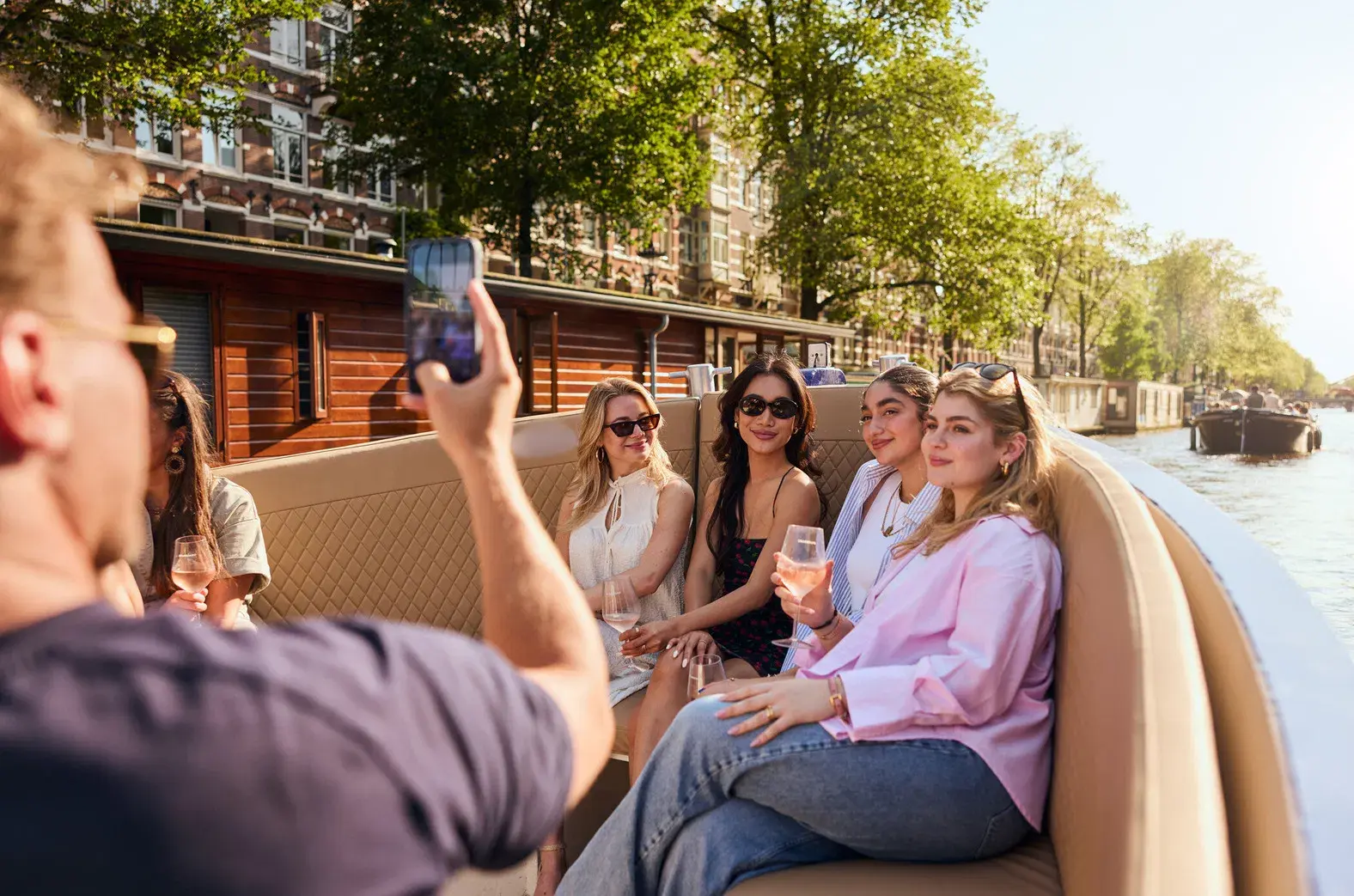 Amsterdam Canal Cruise open boat with bar on board (live guide), foto 2