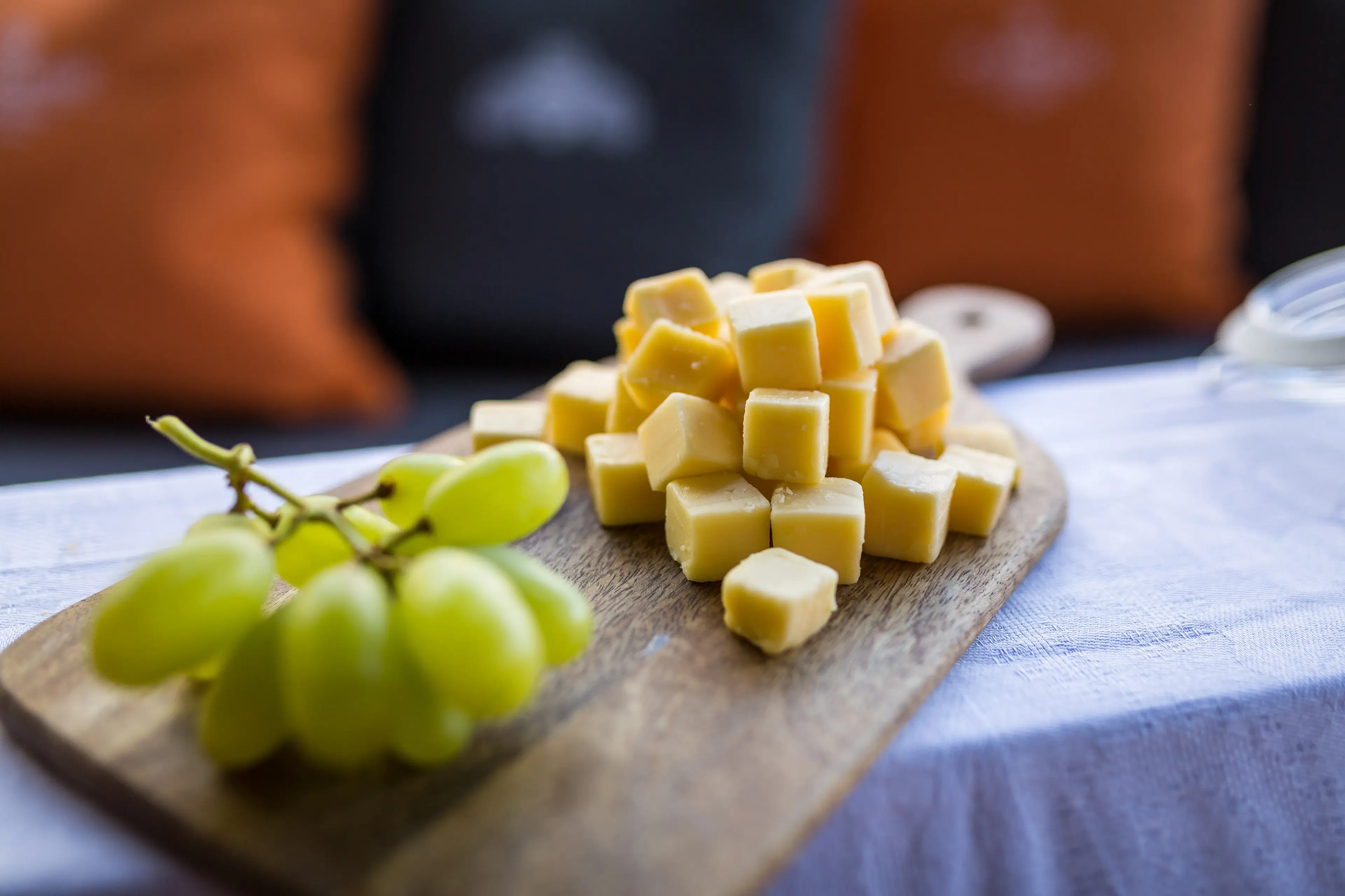 Amsterdam walking tour and canal cruise with unlimited drinks and cheese tasting, photo 3
