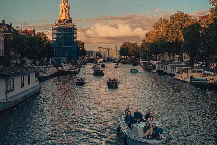 Escape the City Game with Live Game Host in Amsterdam, photo 3
